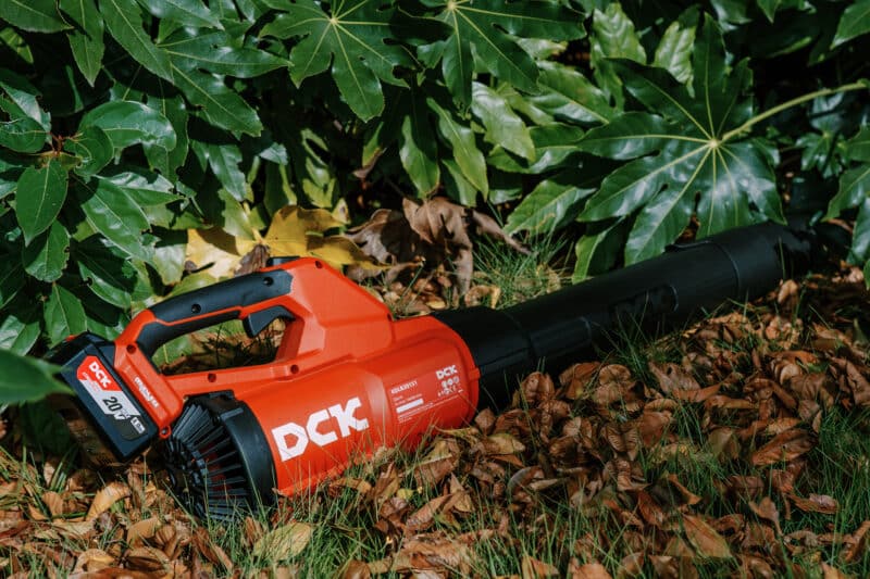 DCK 20V Batteridrevet Løvblæser 934 m³/t inkl. Batteri & Lader