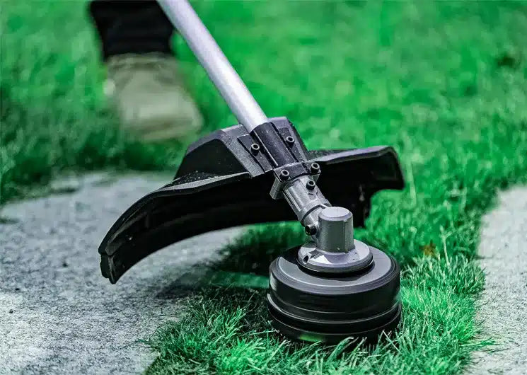 DCK 58V Batteridrevet Delbart Buskryddersystem med 15" Trimmer inkl. 5Ah Batteri & 8A Lynoplader